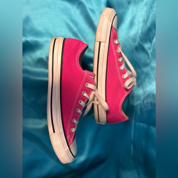DONATED IF NO PURCH BY 3/5/25 🩷PRICE LOWERED🩷. Converse All-Stars.Sz 8 HOT Pink - Picture 3 of 6